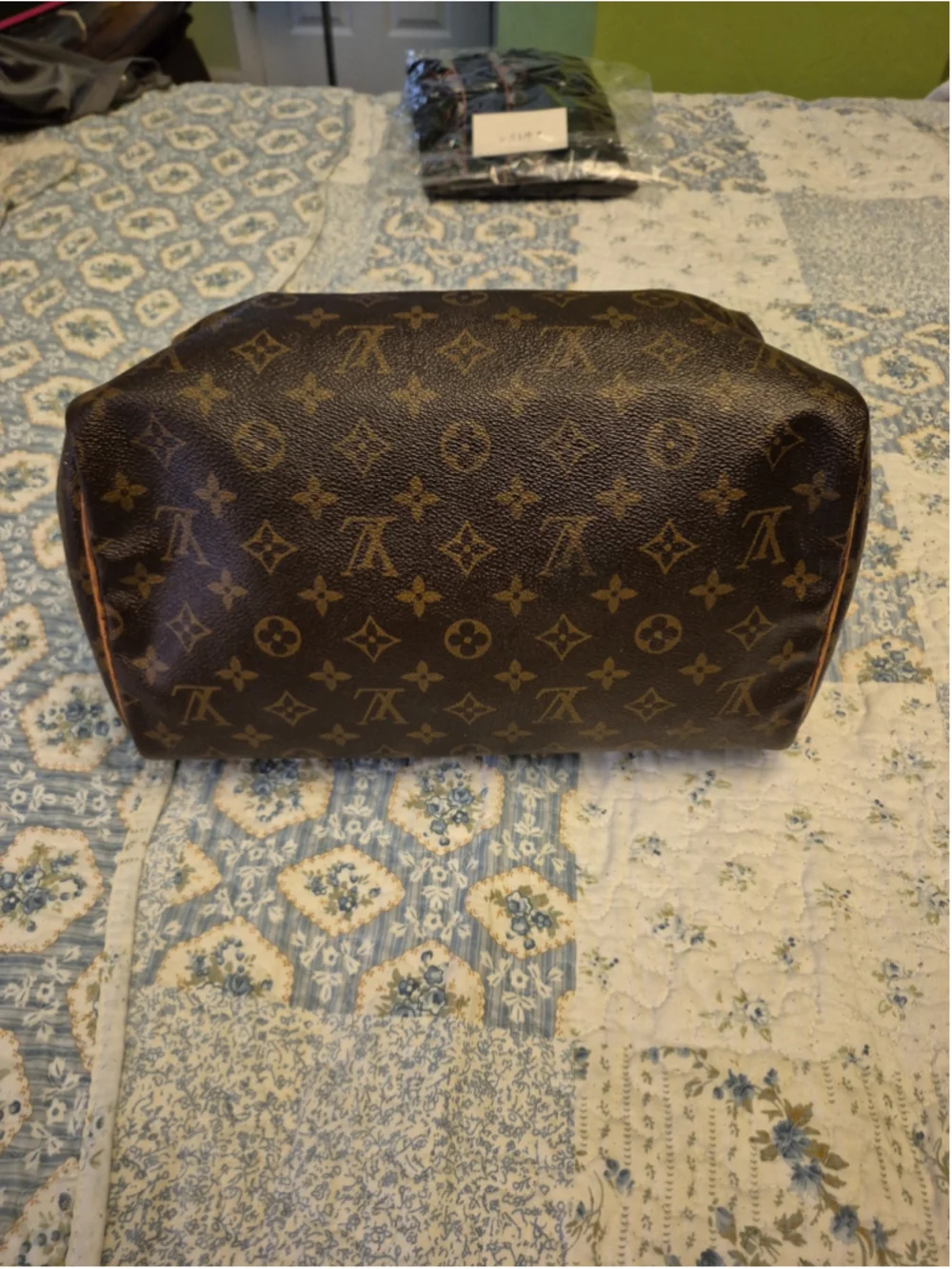 Louis Vuitton Speedy 30. Vintage. In GC. Date code is V1 0942./1992. Authentic - Picture 2 of 12